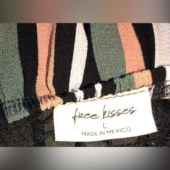 FREE KISSES Women’s Stripe Top Blouse Green Mauve Orange Black White Size: L - Picture 4 of 4